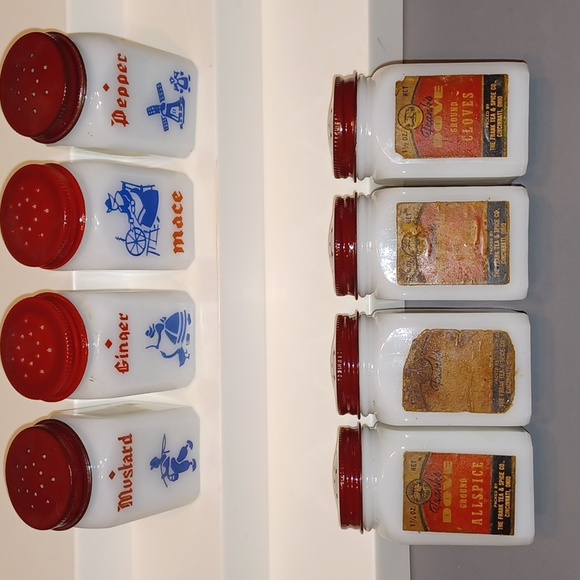 ORIGINAL Vintage Milk Glass Spice Jar / Shaker Set ~ Dutch Theme - Picture 7 of 11